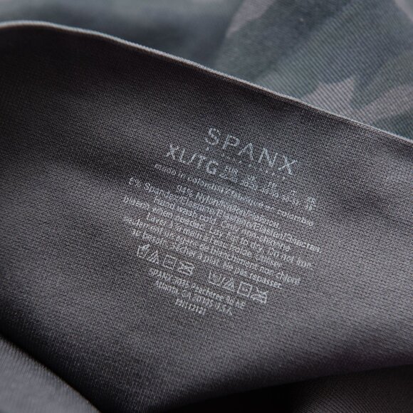 Spanx Look At Me Now Camoflauge Leggings Grey Black Size XL - Picture 3 of 5